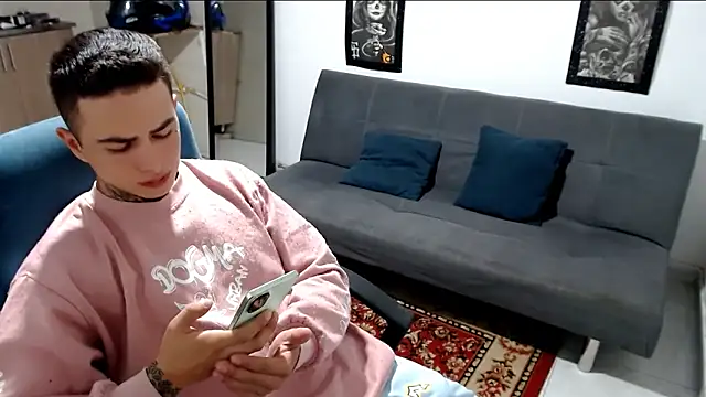 Snapshot of santii_ss chatting on November 18, 12:48 am santii ss online show from November 18, 12:48 am