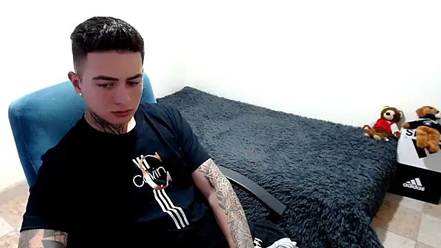 Snapshot of santii_ss chatting on October 20, 1:07 am santii ss online show from October 20, 1:07 am