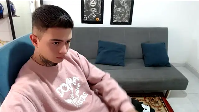 Snapshot of santii_ss chatting on November 5, 2:31 pm santii ss online show from November 5, 2:31 pm