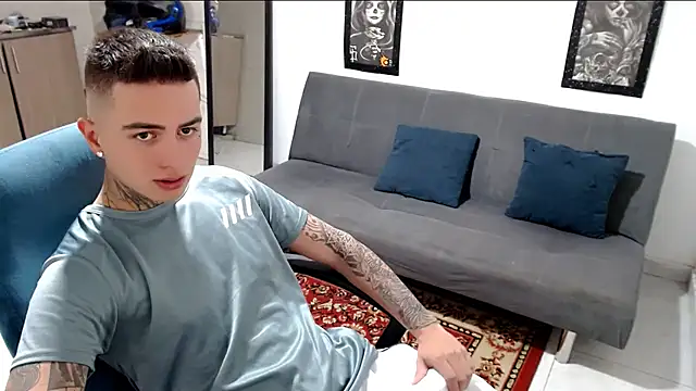 Snapshot of santii_ss chatting on November 7, 2:10 pm santii ss online show from November 7, 2:10 pm