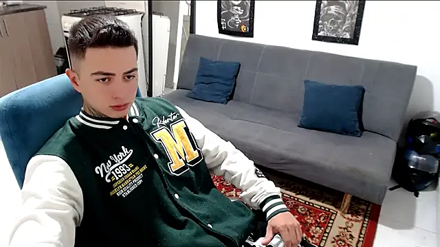 Snapshot of santii_ss chatting on November 30, 3:57 pm santii ss online show from November 30, 3:57 pm