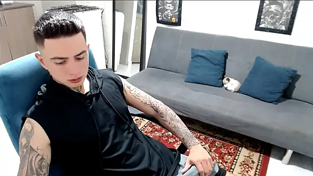 Snapshot of santii_ss chatting on November 26, 1:16 am santii ss online show from November 26, 1:16 am