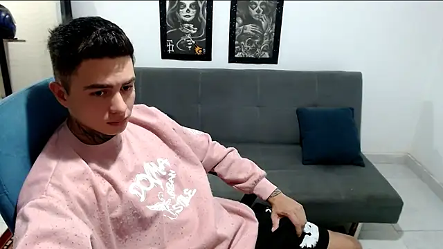 Snapshot of santii_ss chatting on November 5, 2:03 am santii ss online show from November 5, 2:03 am