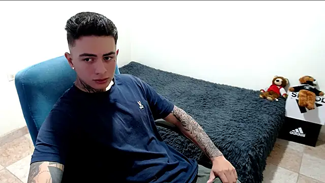 Snapshot of santii_ss chatting on October 26, 4:29 pm santii ss online show from October 26, 4:29 pm