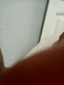 Snapshot of R1yeison chatting on October 18, 12:01 am R1yeison online show from October 18, 12:01 am