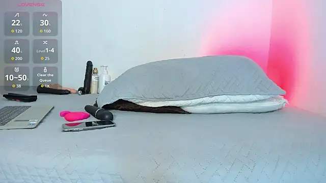 Snapshot of hot_boy_04 chatting on December 3, 12:48 pm hot boy 04 online show from December 3, 12:48 pm