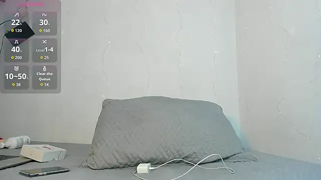 Snapshot of hot_boy_04 chatting on November 14, 12:53 pm hot boy 04 online show from November 14, 12:53 pm