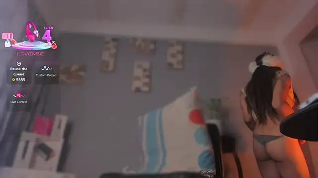 Chloe cooperr online show from October 30, 7:00 pm