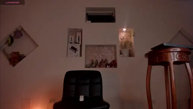 Chloe cooperr online show from October 26, 9:10 am