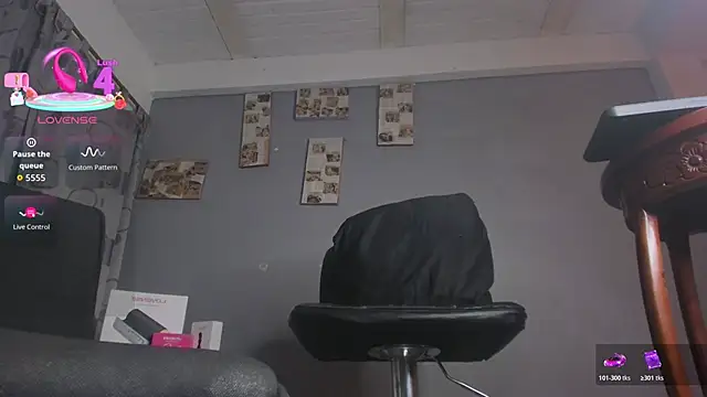 Chloe cooperr online show from November 1, 9:25 am