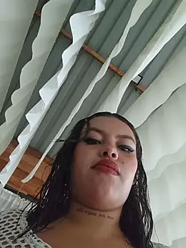 Snapshot of Yessica_Lopezz chatting on May 10, 11:25 am Yessica Lopezz online show from May 10, 11:25 am