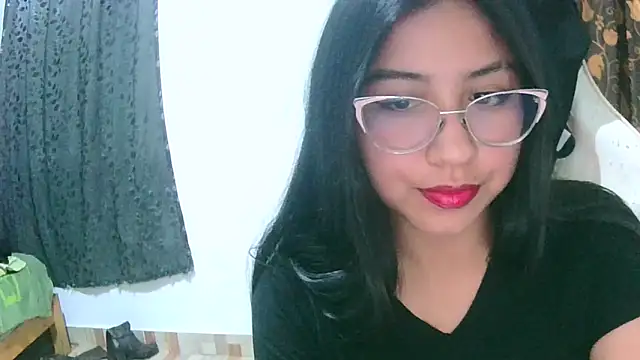 Snapshot of honeysweet111 chatting on October 3, 4:14 am honeysweet111 online show from October 3, 4:14 am