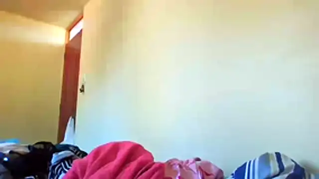 Snapshot of honeysweet111 chatting on October 30, 9:01 pm honeysweet111 online show from October 30, 9:01 pm