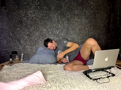 Snapshot of Bugs_and_Bunny chatting on October 24, 7:57 pm Bugs and Bunny online show from October 24, 7:57 pm