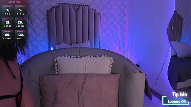 Snapshot of Yourwishisme_val chatting on November 11, 3:45 am Yourwishisme val online show from November 11, 3:45 am