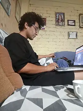 LecheDeSoya666 online show from April 16, 4:46 am