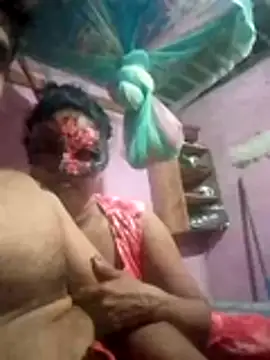 Snapshot of boosypussy chatting on November 5, 1:03 pm boosypussy online show from November 5, 1:03 pm