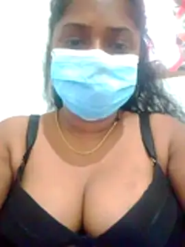 Snapshot of boosypussy chatting on May 22, 10:13 am boosypussy online show from May 22, 10:13 am