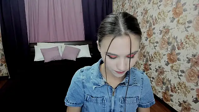 EllaCurtis online show from October 4, 3:19 am