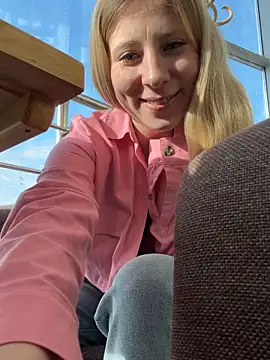 Snapshot of VintageBlue chatting on February 20, 5:04 am VintageBlue online show from February 20, 5:04 am