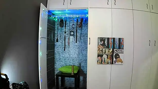 Snapshot of BaDSubMiss chatting on October 9, 4:02 am BaDSubMiss online show from October 9, 4:02 am