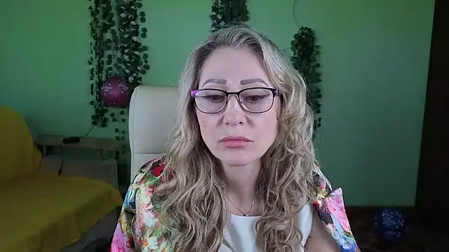 Snapshot of Habibi_Honeyy chatting on October 1, 11:03 am Habibi Honeyy online show from October 1, 11:03 am