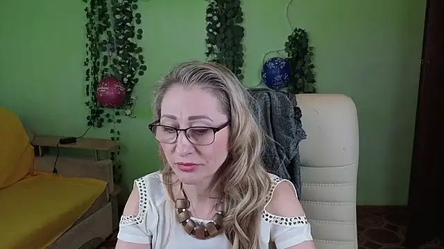 Snapshot of Habibi_Honeyy chatting on September 28, 11:06 am Habibi Honeyy online show from September 28, 11:06 am