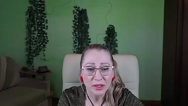 Snapshot of Habibi_Honeyy chatting on October 19, 11:13 am Habibi Honeyy online show from October 19, 11:13 am
