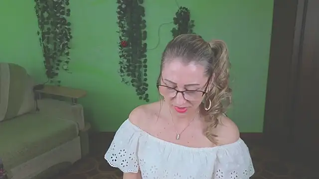 Snapshot of Habibi_Honeyy chatting on June 8, 1:00 pm Habibi Honeyy online show from June 8, 1:00 pm
