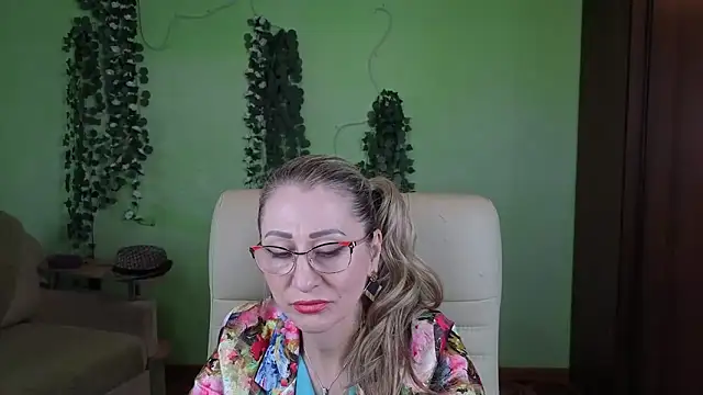 Snapshot of Habibi_Honeyy chatting on October 18, 11:12 am Habibi Honeyy online show from October 18, 11:12 am