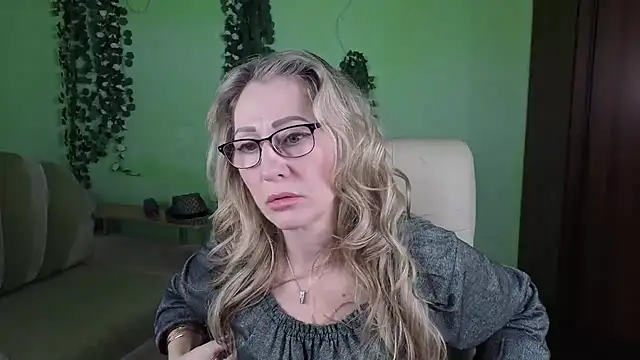 Snapshot of Habibi_Honeyy chatting on October 17, 5:00 am Habibi Honeyy online show from October 17, 5:00 am