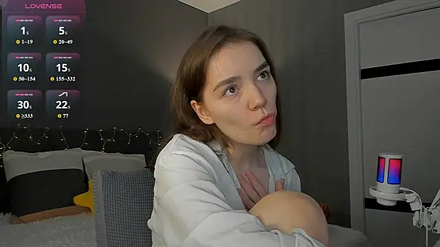 Snapshot of sweete_chantal chatting on May 7, 8:23 pm sweete chantal online show from May 7, 8:23 pm