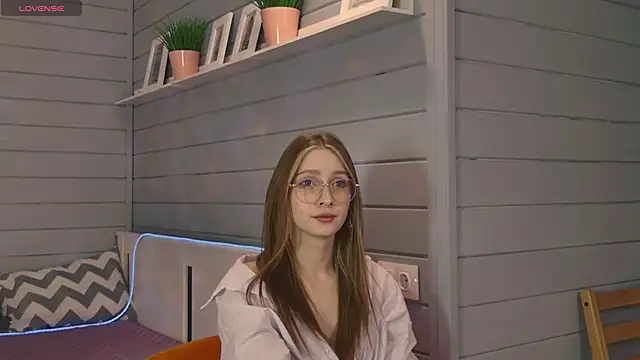 Snapshot of Vikki_wyye chatting on October 9, 5:30 am Vikki wyye online show from October 9, 5:30 am