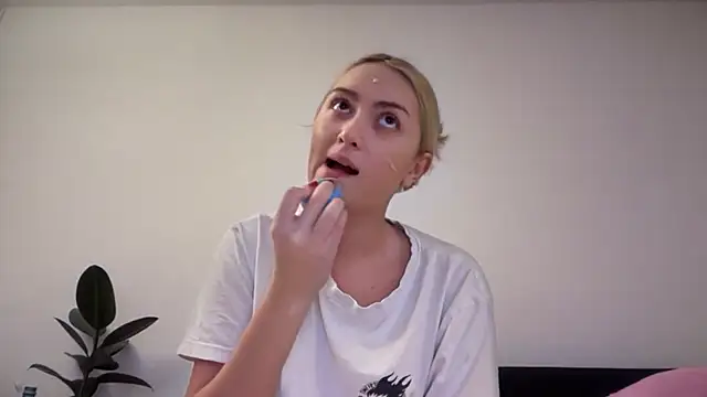 Kitty Swetty online show from January 14, 9:40 pm