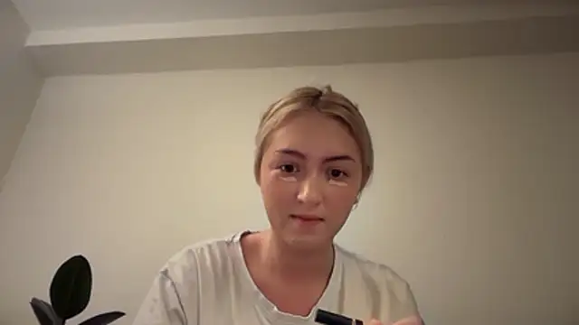 Kitty Swetty online show from December 17, 11:54 pm