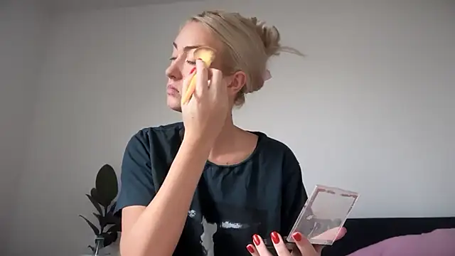 Kitty Swetty online show from October 13, 11:45 am