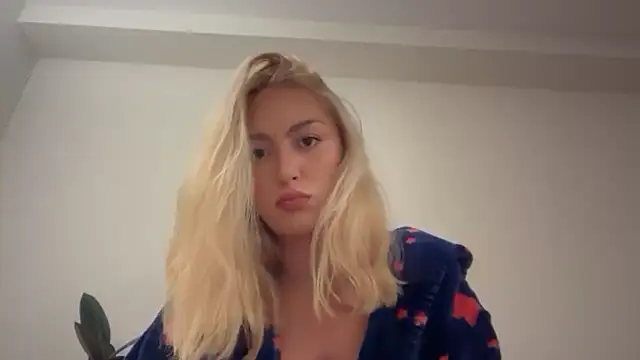 Kitty Swetty online show from November 10, 10:15 pm