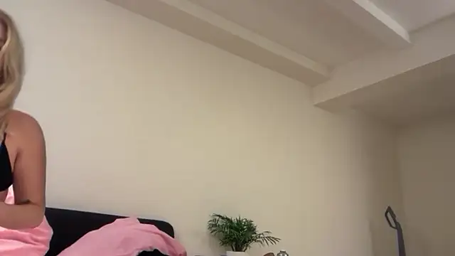 Kitty Swetty online show from February 3, 7:19 pm