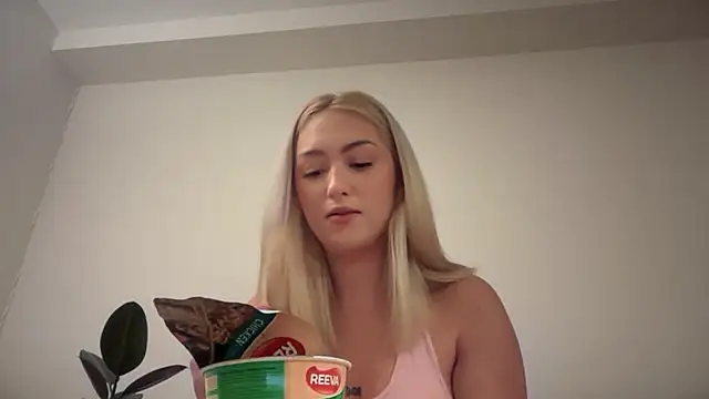 Kitty Swetty online show from December 15, 10:59 pm