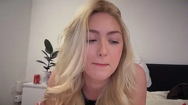 Kitty Swetty online show from March 10, 9:30 pm