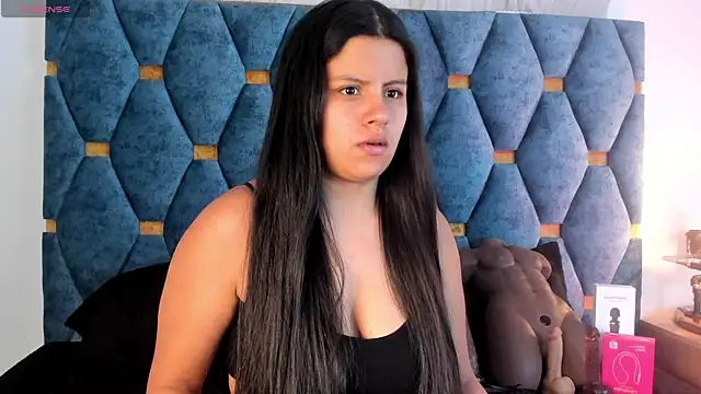 Snapshot of sasha_roldann chatting on June 9, 7:15 pm sasha roldann online show from June 9, 7:15 pm
