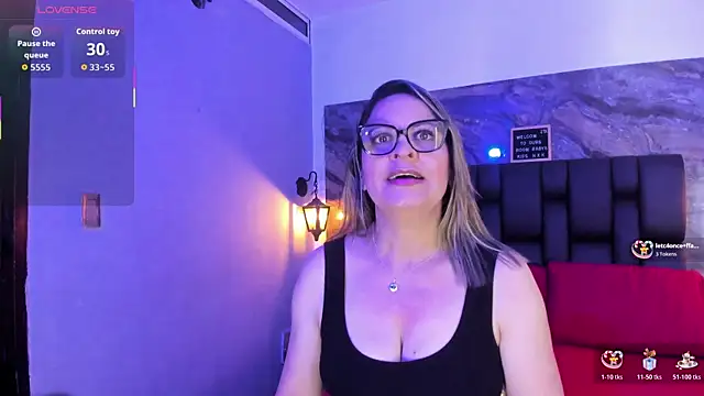 Snapshot of Agatha_Pleasure chatting on July 19, 12:02 pm Agatha Pleasure online show from July 19, 12:02 pm