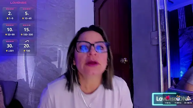 Snapshot of Agatha_Pleasure chatting on October 8, 11:34 am Agatha Pleasure online show from October 8, 11:34 am