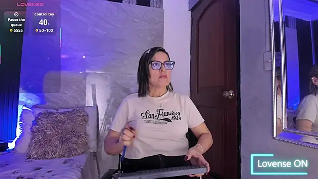 Snapshot of Agatha_Pleasure chatting on September 25, 11:49 am Agatha Pleasure online show from September 25, 11:49 am