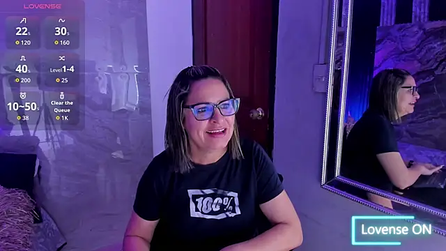 Snapshot of Agatha_Pleasure chatting on September 19, 11:47 am Agatha Pleasure online show from September 19, 11:47 am