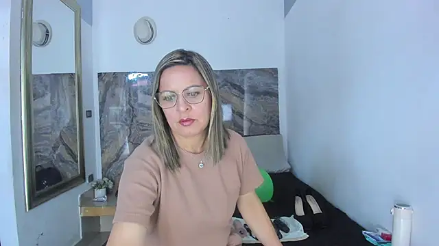 Snapshot of Agatha_Pleasure chatting on June 16, 11:43 am Agatha Pleasure online show from June 16, 11:43 am