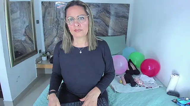 Snapshot of Agatha_Pleasure chatting on June 12, 12:14 pm Agatha Pleasure online show from June 12, 12:14 pm