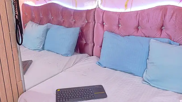 KARINAJTORRES online show from July 14, 1:38 am