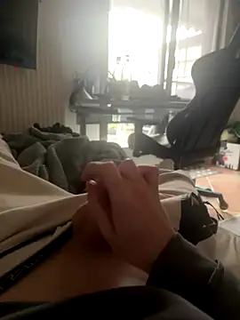 Snapshot of Djibi77 chatting on October 27, 11:33 am Djibi77 online show from October 27, 11:33 am