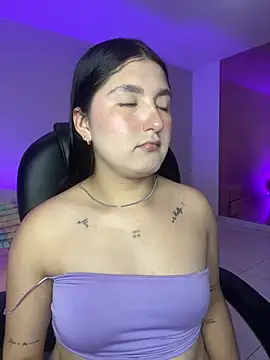 Snapshot of Celestee69 chatting on February 2, 8:19 pm Celestee69 online show from February 2, 8:19 pm